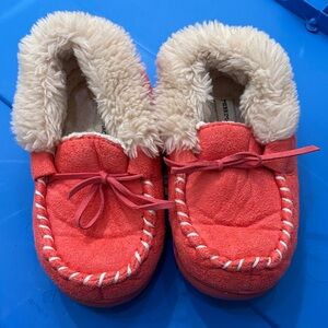 Cozy raspberry Faux-Suede Slippers with Cream Sherpa Lining
